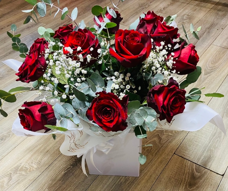 Exquisite Dozen Red Roses buy online or call 01698 254465